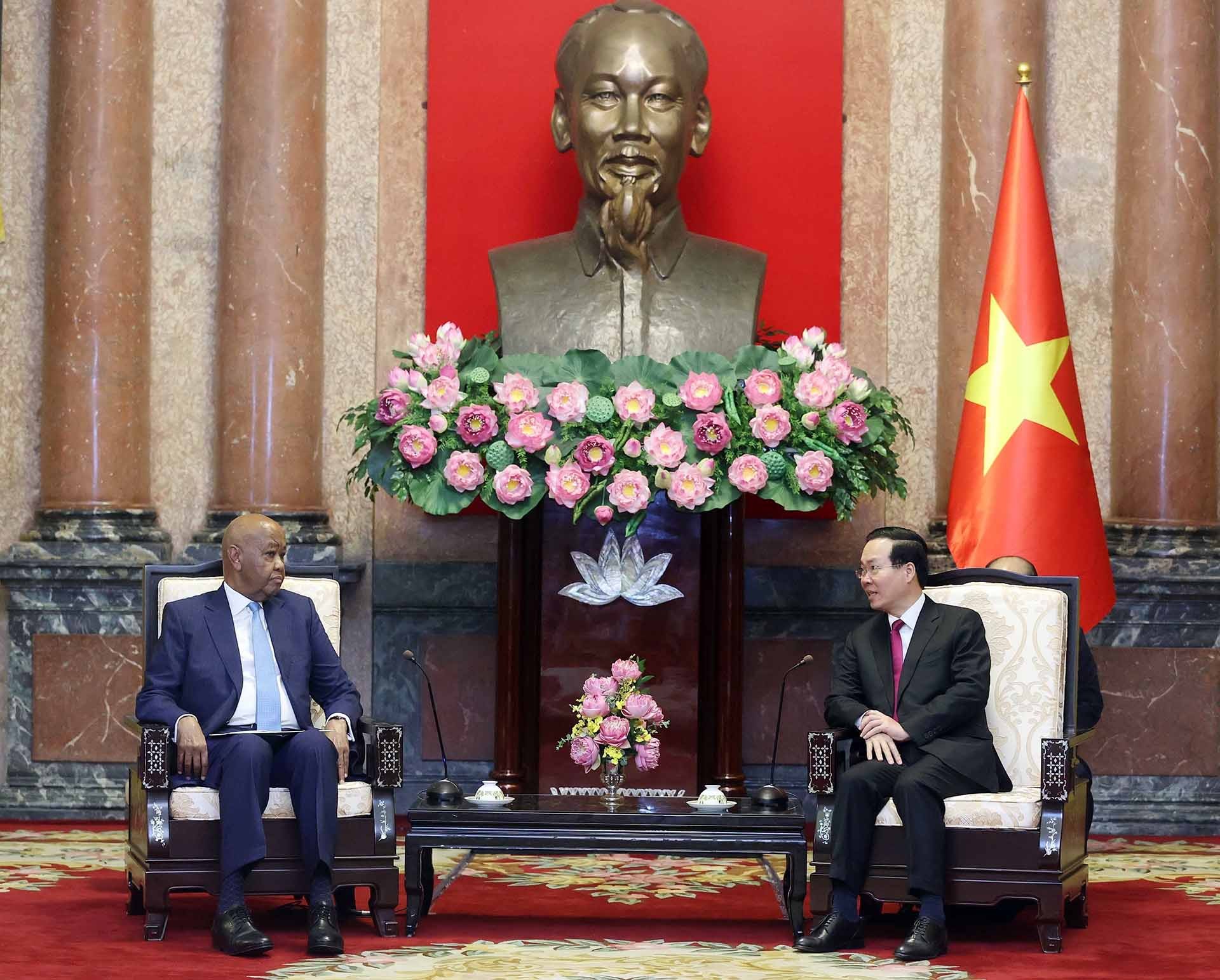 Chủ tịch nước Võ Văn Thưởng tiếp ông Abdulrahman Omar Kinana, Phó Chủ tịch Đảng cách mạng Tanzania. (Nguồn: TTXVN) Chủ tịch nước Võ Văn Thưởng tiếp ông Abdulrahman Omar Kinana, Phó Chủ tịch Đảng cách mạng Tanzania. (Nguồn: TTXVN)