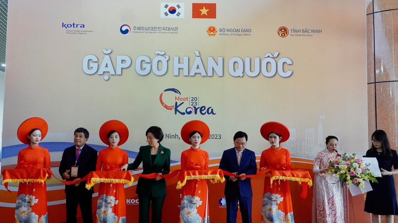 Phân cấp trong nhiệm vụ đối ngoại của chính quyền địa phương 2 cấp