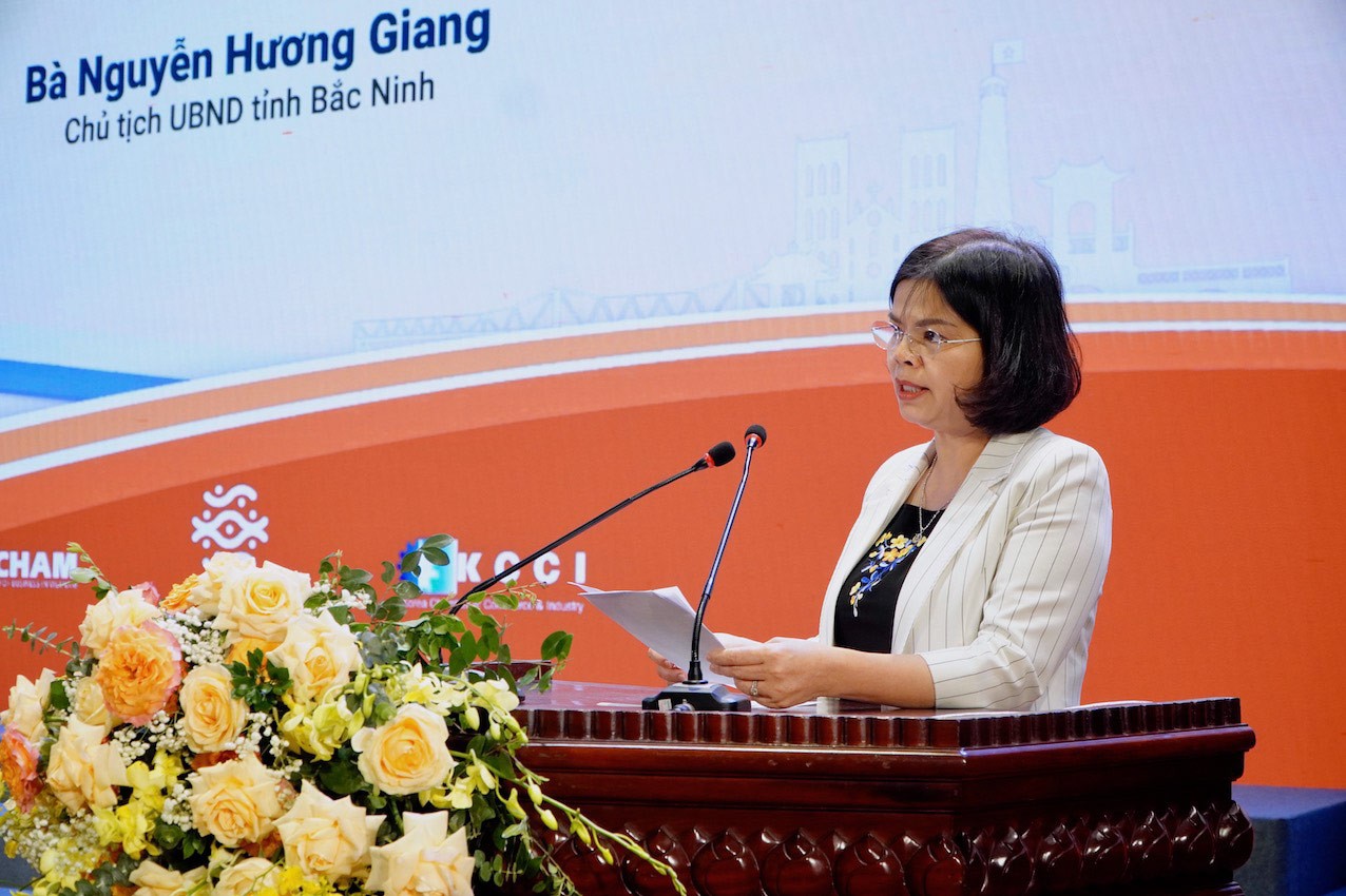 Bà Nguyễn Hương Giang, Phó Bí thư Tỉnh ủy, Chủ tịch UBND tỉnh Bắc Ninh phát biểu tại Hội nghị. Bà Nguyễn Hương Giang, Phó Bí thư Tỉnh ủy, Chủ tịch UBND tỉnh Bắc Ninh phát biểu tại Hội nghị.