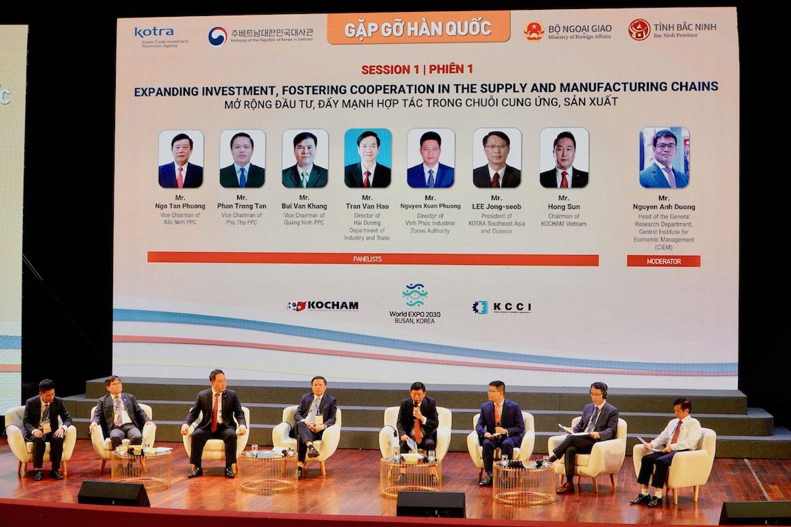 Phiên thảo luận tại Hội nghị. Phiên thảo luận tại Hội nghị.