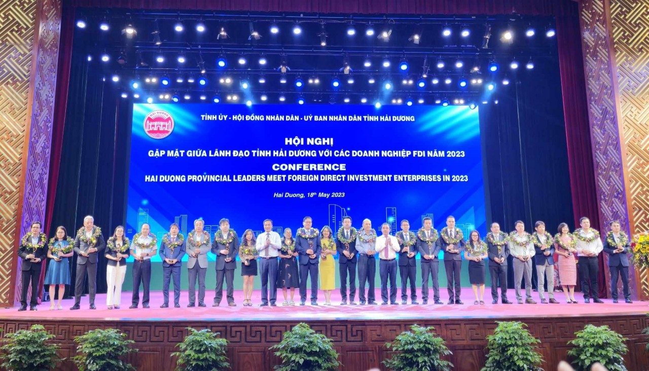 Hải Dương vinh danh 24 doanh nghiệp FDI có kết quả kinh doanh tốt, đóng góp lớn cho sự phát triển kinh tế, an sinh xã hội của tỉnh. (Nguồn: Báo Đầu tư) Hải Dương vinh danh 24 doanh nghiệp FDI có kết quả kinh doanh tốt, đóng góp lớn cho sự phát triển kinh tế, an sinh xã hội của tỉnh. (Nguồn: Báo Đầu tư)