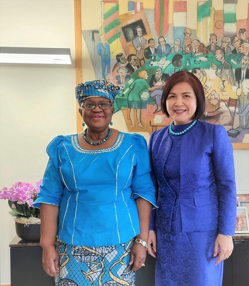 Đại sứ Lê Thị Tuyết Mai, Trưởng Phái đoàn Việt Nam bên cạnh Liên hợp quốc, WTO và các Tổ chức quốc tế khác tại Geneva và Tổng giám đốc WTO Ngozi Okonjo-Iweala tại trụ sở WTO ở Geneva Đại sứ Lê Thị Tuyết Mai, Trưởng Phái đoàn Việt Nam bên cạnh Liên hợp quốc, WTO và các Tổ chức quốc tế khác tại Geneva và Tổng giám đốc WTO Ngozi Okonjo-Iweala tại trụ sở WTO ở Geneva