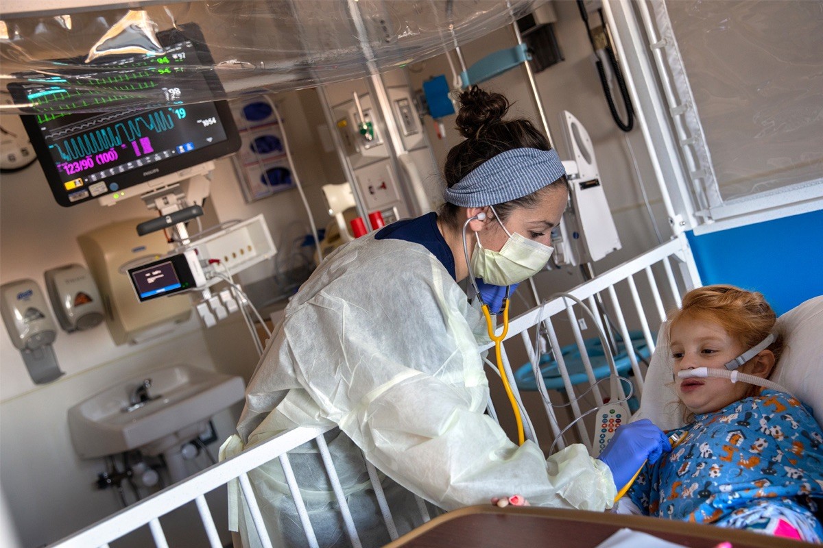 Mỹ : FDA khuyến nghị phê duyệt vaccine ngừa virus RSV đầu tiên trên thế giới cho phụ nữ mang thai