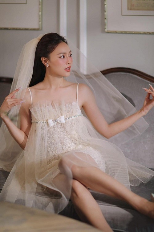 Sao Việt: Ninh Dương Lan Ngọc diện áo cưới, Hiền Thục 'hack tuổi' cực đỉnh, Minh Hằng 'che chắn' bụng bầu