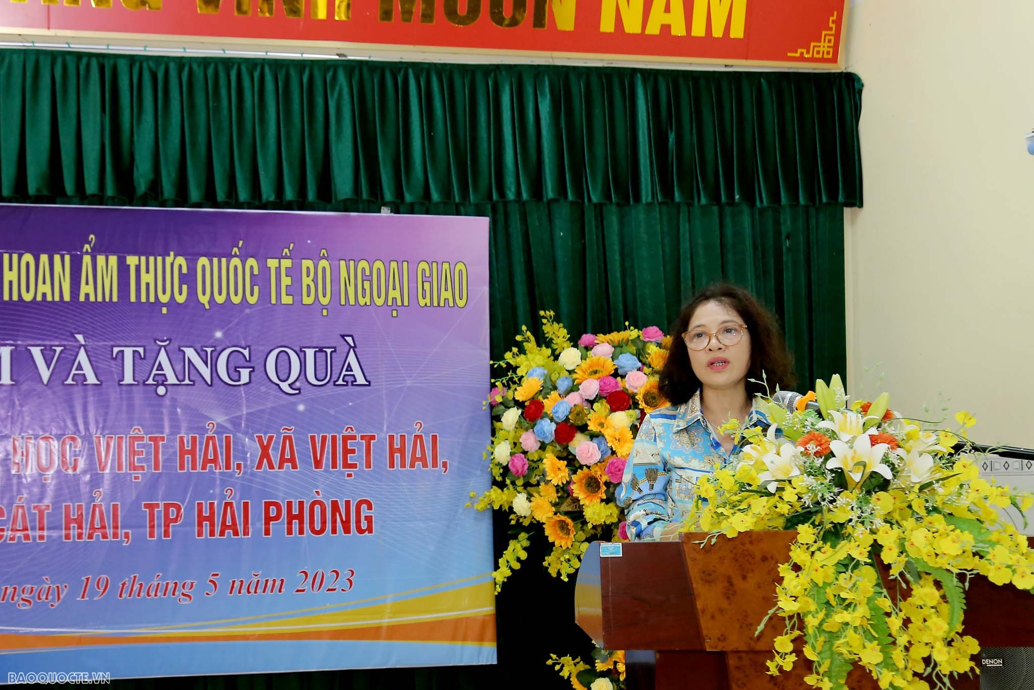 Đoàn Ban nữ công Bộ Ngoại giao Việt Nam - Lào trao quà cho trường tiểu học Việt Hải và gặp gỡ Lãnh đạo UBND thành phố Hải Phòng Đoàn Ban Nữ công hai Bộ Ngoại giao Việt Nam - Lào trao quà cho trường tiểu học Việt Hải và gặp gỡ Lãnh đạo UBND thành phố Hải Phòng