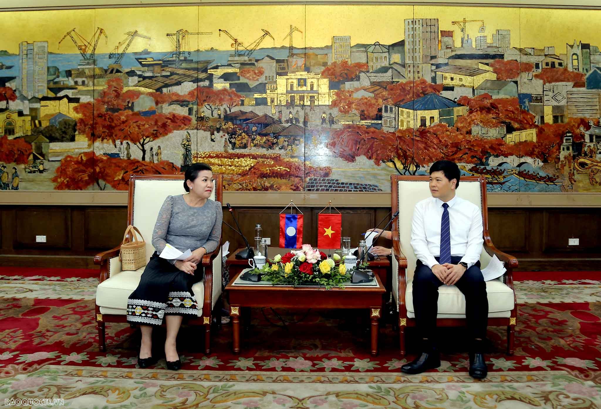 Đoàn Ban nữ công Bộ Ngoại giao Việt Nam - Lào trao quà cho trường tiểu học Việt Hải và gặp gỡ Lãnh đạo UBND thành phố Hải Phòng Đoàn Ban Nữ công hai Bộ Ngoại giao Việt Nam - Lào trao quà cho trường tiểu học Việt Hải và gặp gỡ Lãnh đạo UBND thành phố Hải Phòng