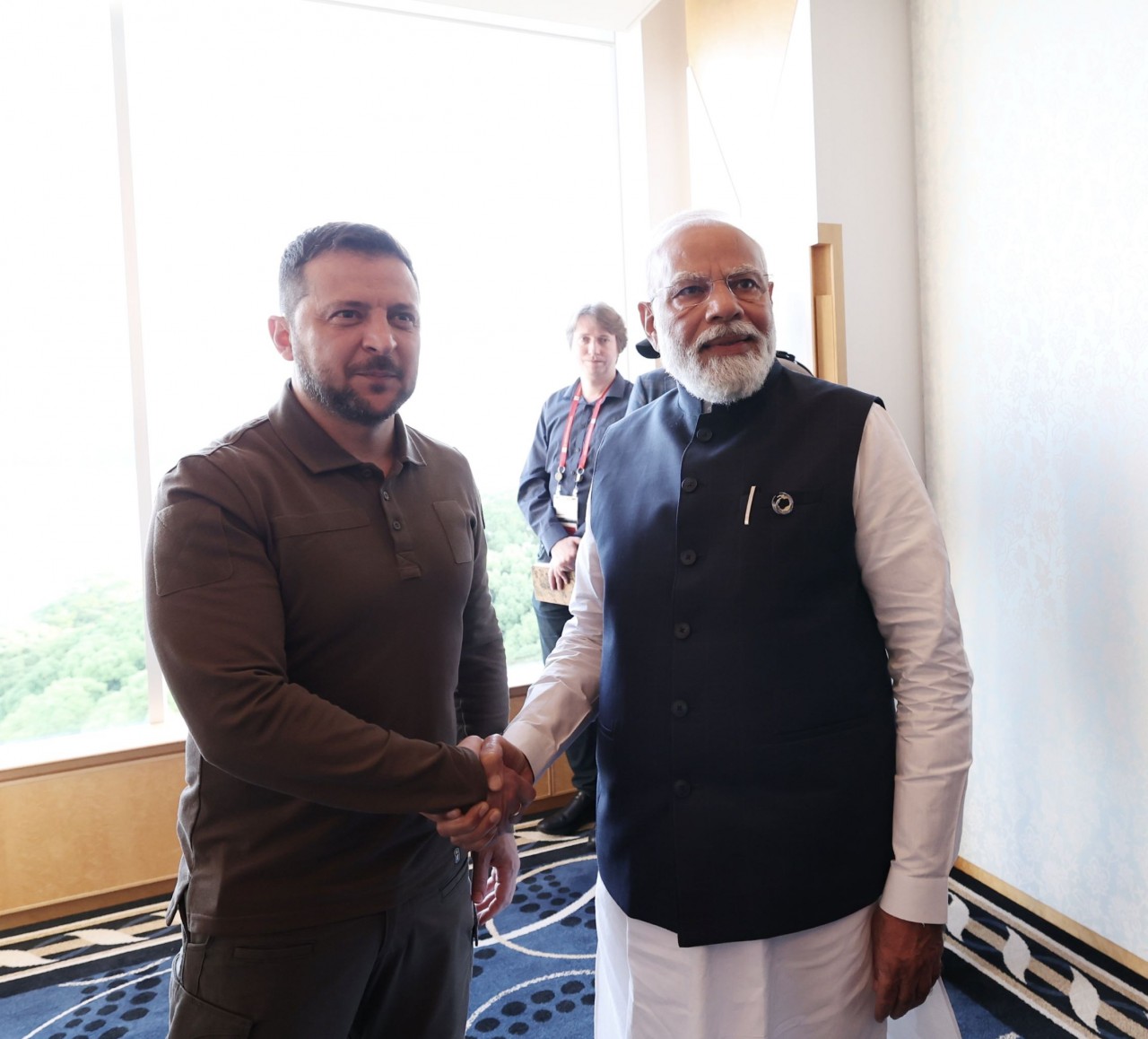 Thủ tướng Ấn Độ Narendra Modi và Tổng thống Ukraine Volodymyr Zelensky gặp nhau bên lề hội nghị thượng đỉnh G7 tại thành phố Hiroshima, Nhật Bản, ngày 20/5. (Nguồn: Twitter) Thủ tướng Ấn Độ Narendra Modi và Tổng thống Ukraine Volodymyr Zelensky gặp nhau bên lề hội nghị thượng đỉnh G7 tại thành phố Hiroshima, Nhật Bản, ngày 20/5. (Nguồn: Twitter)