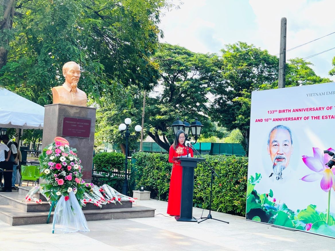 Các thế hệ lãnh đạo và người dân Sri Lanka luôn dành tình cảm trân trọng với Chủ tịch Hồ Chí Minh Các thế hệ lãnh đạo và người dân Sri Lanka luôn dành tình cảm trân trọng với Chủ tịch Hồ Chí Minh