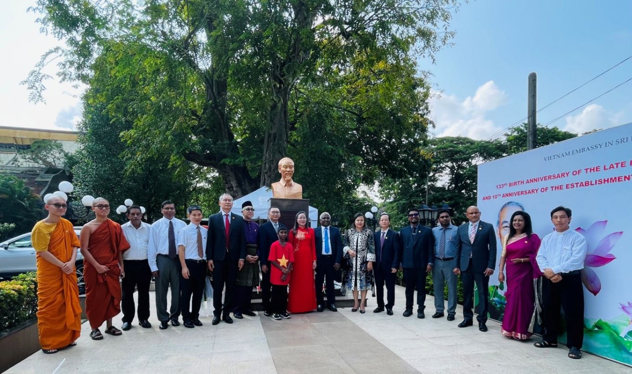 Các thế hệ lãnh đạo và người dân Sri Lanka luôn dành tình cảm trân trọng với Chủ tịch Hồ Chí Minh Các thế hệ lãnh đạo và người dân Sri Lanka luôn dành tình cảm trân trọng với Chủ tịch Hồ Chí Minh