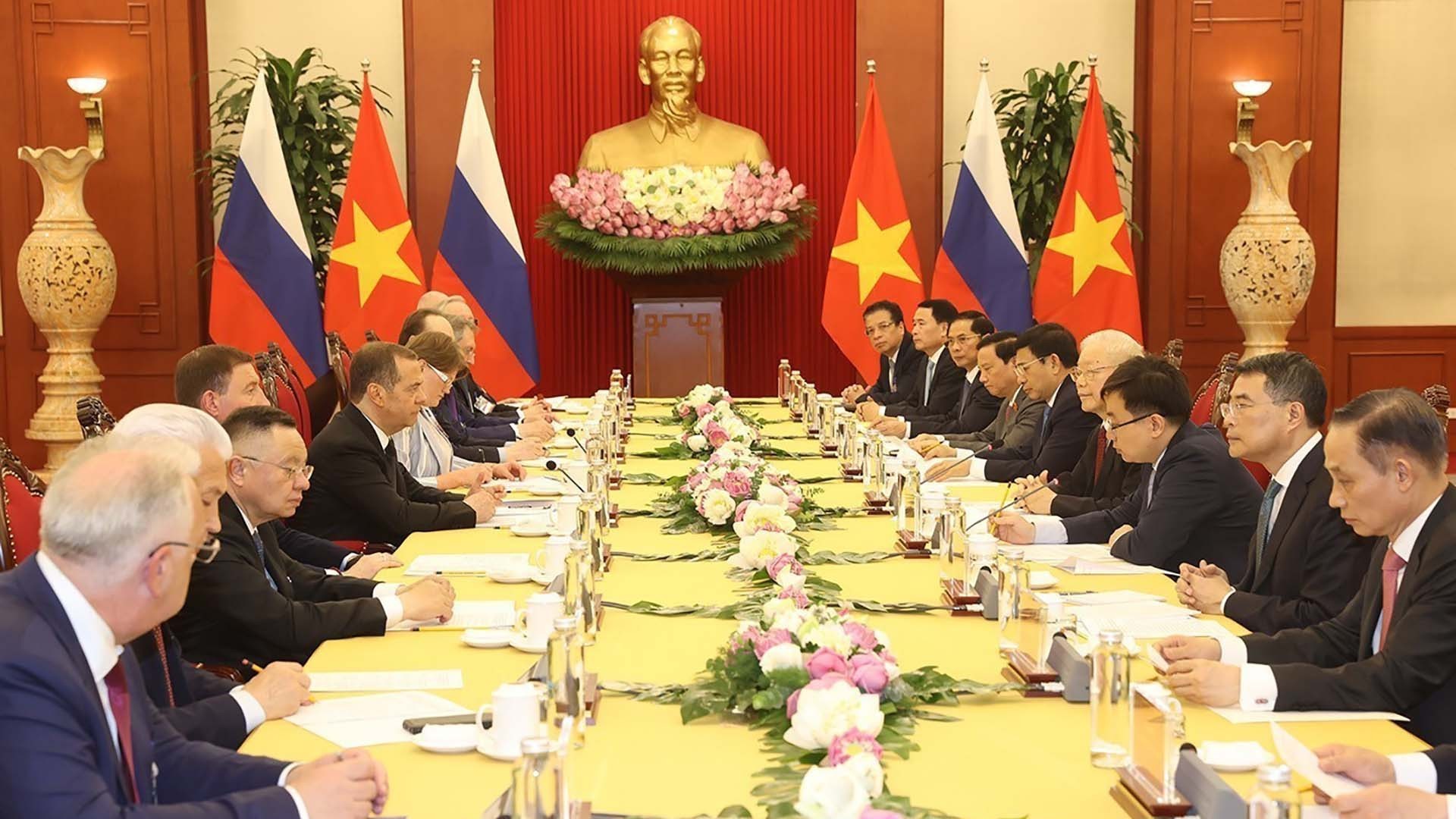 tong bi thu nguyen phu trong hoi dam voi chu tich dang nuoc nga thong nhat pho chu tich hoi dong an ninh lien bang nga d medvedev