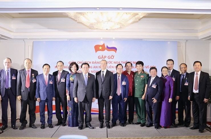 Chủ tịch Đảng Nước Nga thống nhất Dmitry Medvedev gặp gỡ thân tình Hội Hữu nghị Việt Nam-Liên bang Nga