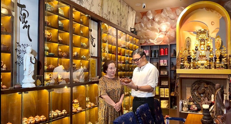 Không gian trưng bày ấm tử sa của Trà sư Ngô Thị Thanh Tâm.