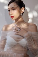 Hoa hậu Nguyễn Thúc Thùy Tiên đẹp ma mị trong bộ đầm gợi cảm