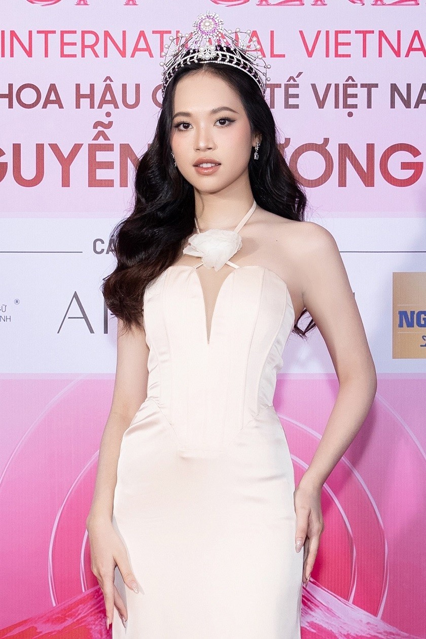 Á hậu Phương Nhi