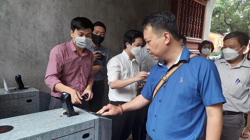 Từ tháng 6/2023, du khách có thể mua vé điện tử khi tham quan Văn Miếu - Quốc Tử Giám