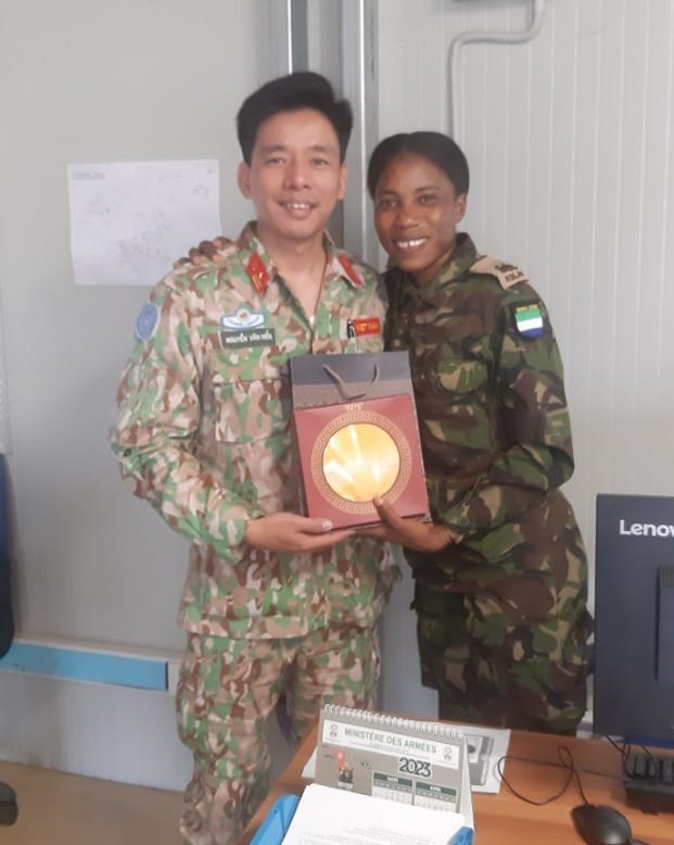 Tình đoàn kết quốc tế trên mảnh đất châu Phi đầy nắng gió Tình đoàn kết quốc tế trên mảnh đất châu Phi đầy nắng gió