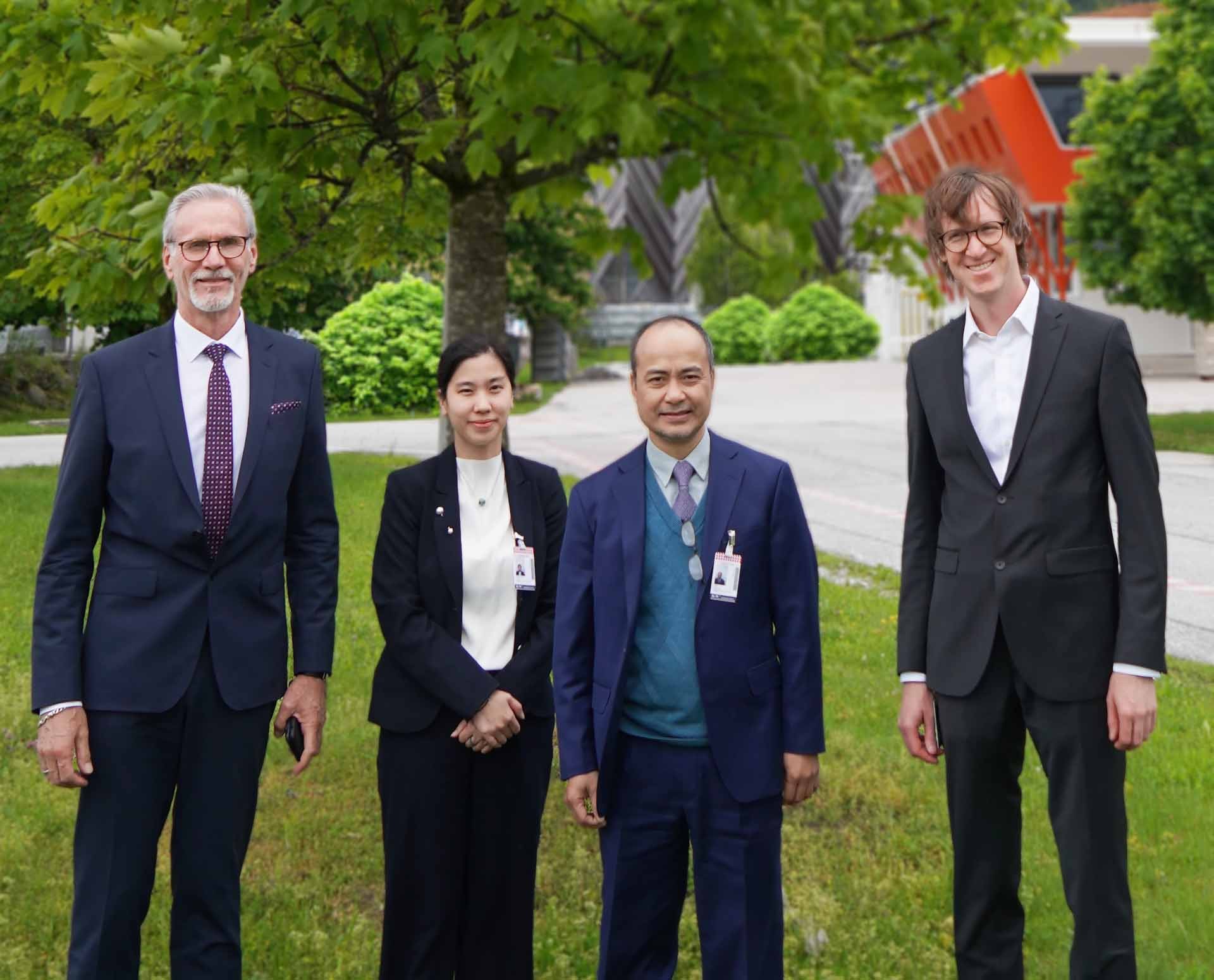 Đại sứ Nguyễn Trung Kiên thăm nhà máy và làm việc với Tập đoàn Jenbacher  và Công ty INNIO.