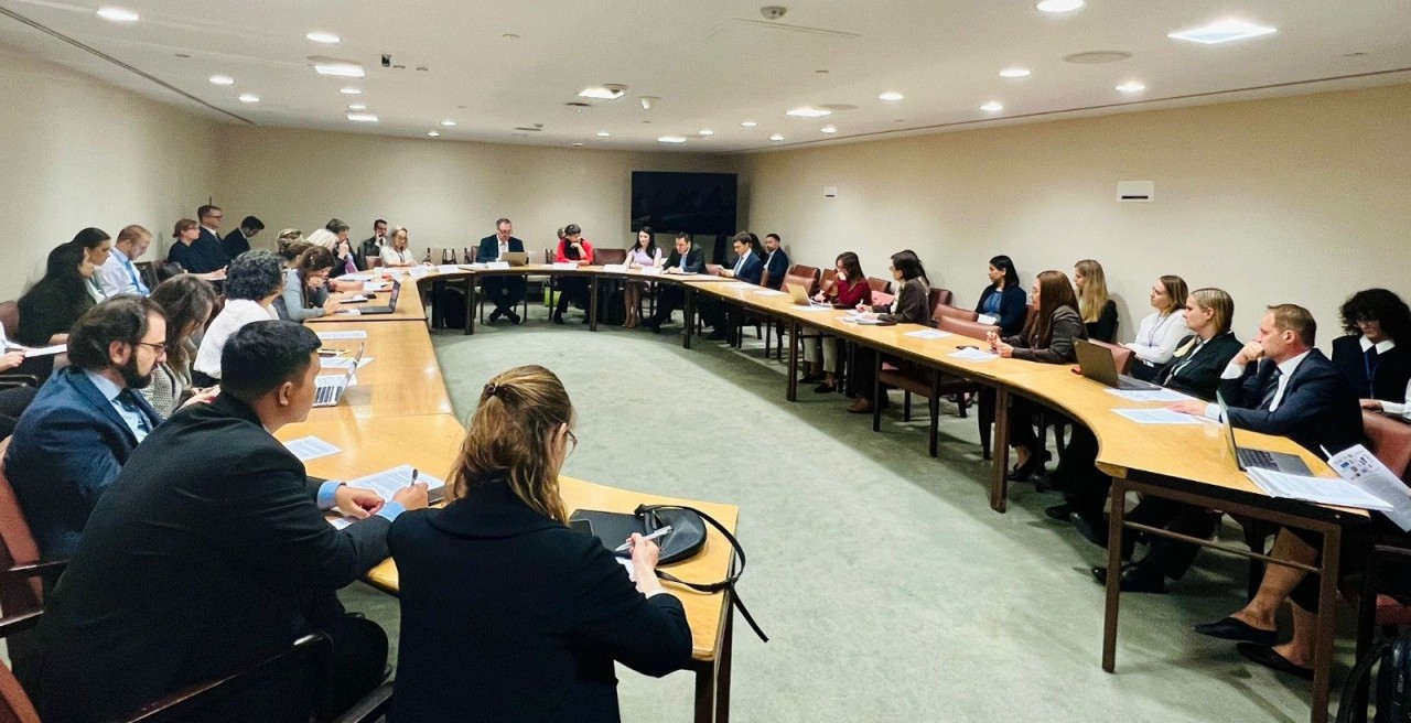 Toàn cảnh Toạ đàm “Bảo vệ môi trường là bảo vệ thường dân: hệ quả nhân đạo của thiệt hại do xung đột vũ trang đối với môi trường và cơ sở hạ tầng dân sự”. Toàn cảnh Toạ đàm “Bảo vệ môi trường là bảo vệ thường dân: hệ quả nhân đạo của thiệt hại do xung đột vũ trang đối với môi trường và cơ sở hạ tầng dân sự”.