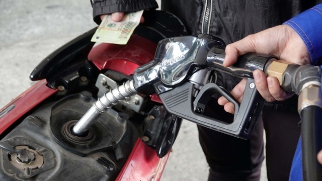 gia xang dau hom nay 115 dau brent va wti dong loat bo tui hon 4