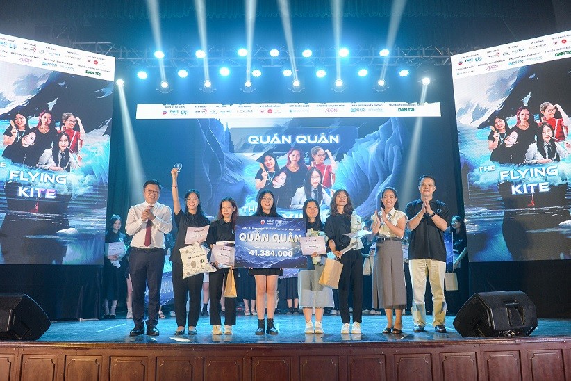 Hình ảnh đội thi Chung kết Cuộc thi Economist Up - Hành trình Hội nhập 2023