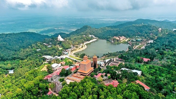 Thiên Cấm Sơn: Bản giao hưởng non thiêng