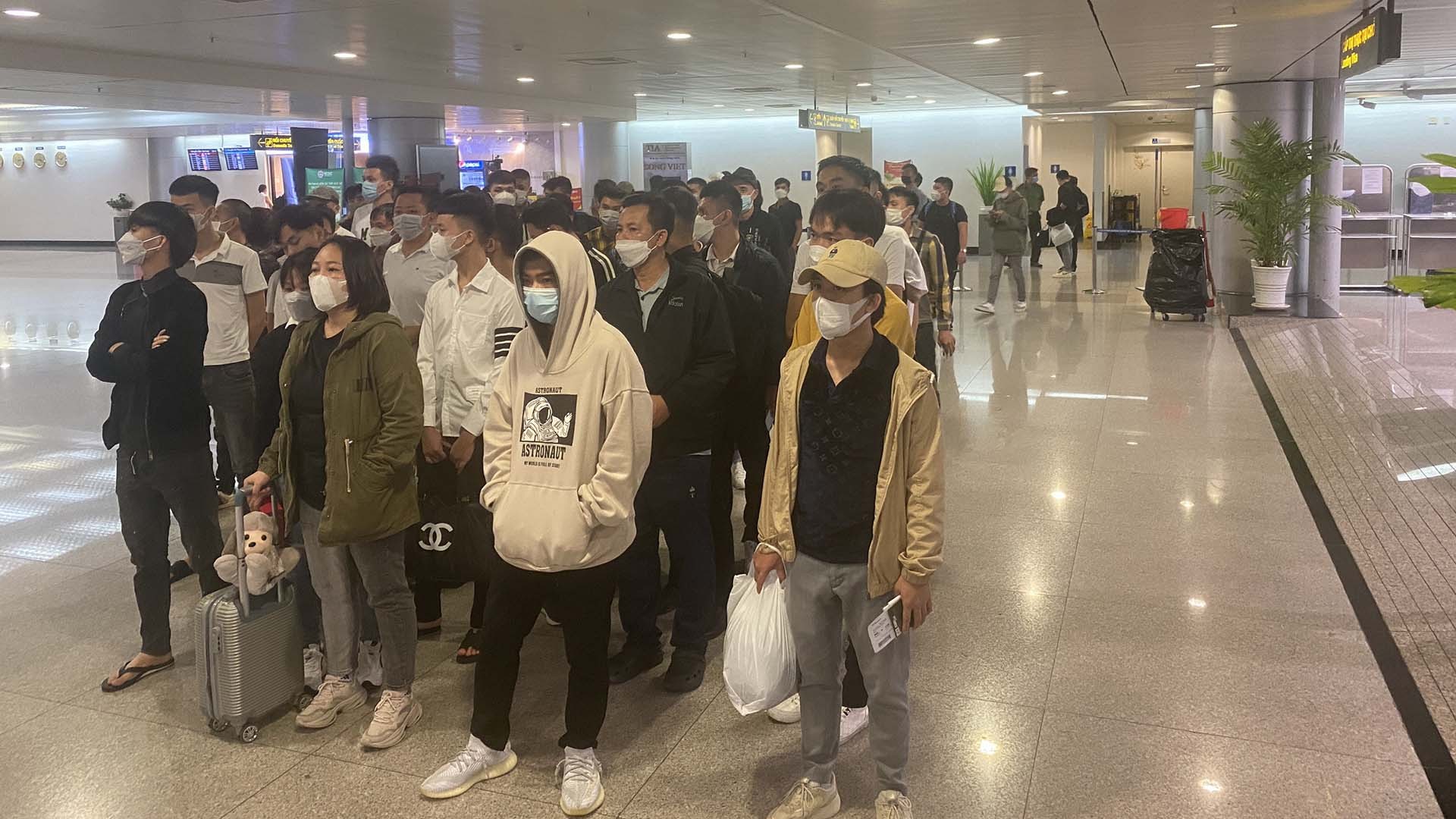 Hàng trăm công dân Việt Nam về nước sau vụ việc ở Sun Valley, đặc khu kinh tế Clark, tỉnh Pampanga, Philippines. (Nguồn: Đại sứ quán Việt Nam tại Philippines) Hàng trăm công dân Việt Nam về nước sau vụ việc ở Sun Valley, đặc khu kinh tế Clark, tỉnh Pampanga, Philippines. (Nguồn: Đại sứ quán Việt Nam tại Philippines)
