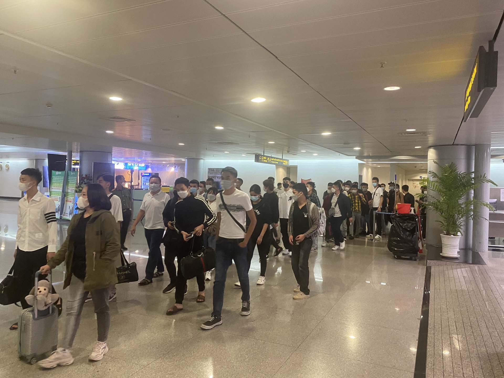 60 công dân Việt Nam được lực lượng chức năng Philippines giải cứu đã về nước 60 công dân Việt Nam được lực lượng chức năng Philippines giải cứu đã về nước