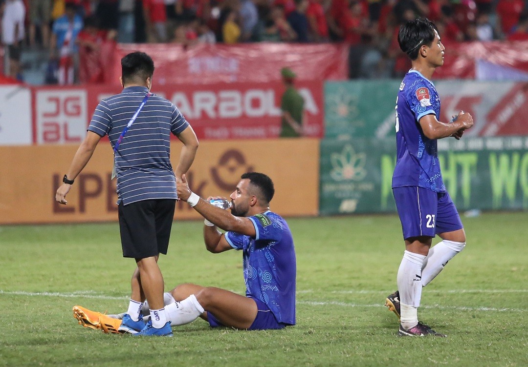 V-League 2023: Những hình ảnh trong trận đấu CLB CAHN hòa Khánh Hòa trên sân Hàng Đẫy V-League 2023: Những hình ảnh trong trận đấu CLB CAHN hòa Khánh Hòa trên sân Hàng Đẫy