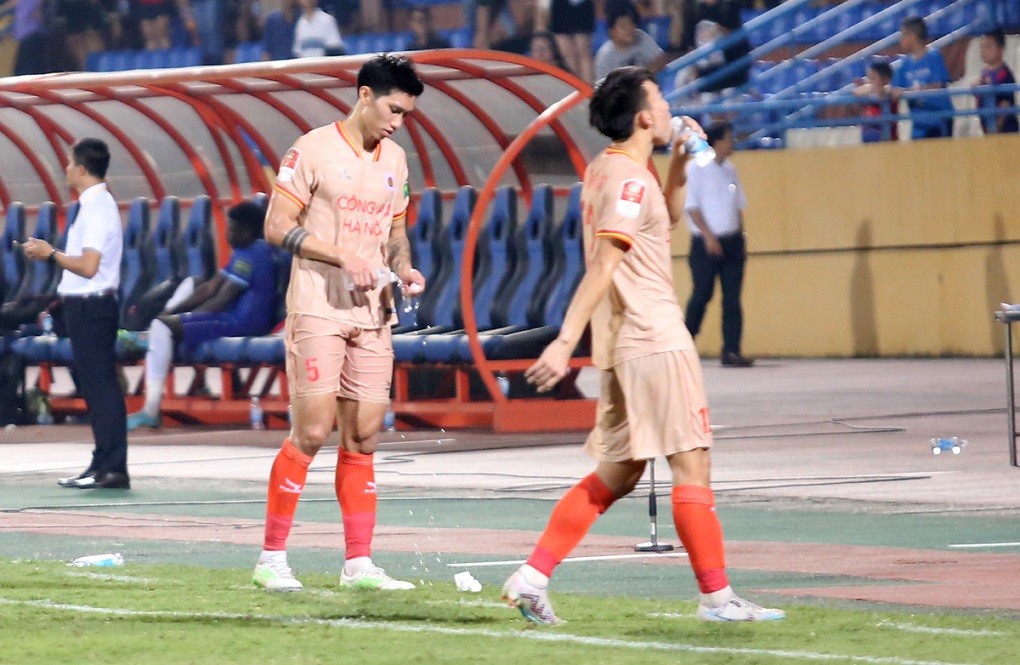 V-League 2023: Những hình ảnh trong trận đấu CLB CAHN hòa Khánh Hòa trên sân Hàng Đẫy V-League 2023: Những hình ảnh trong trận đấu CLB CAHN hòa Khánh Hòa trên sân Hàng Đẫy