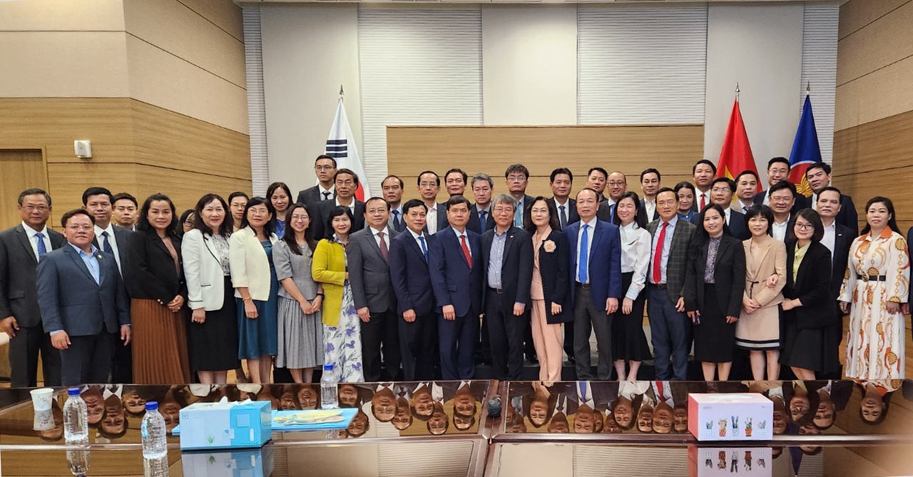 Đại sứ Nguyễn Vũ Tùng: Chuyến thăm cấp Nhà nước tới Việt Nam của Tổng thống Hàn Quốc thể hiện tính chất đặc biệt của quan hệ song phương Đại sứ Nguyễn Vũ Tùng: Chuyến thăm cấp Nhà nước tới Việt Nam của Tổng thống Hàn Quốc thể hiện tính chất đặc biệt của quan hệ song phương