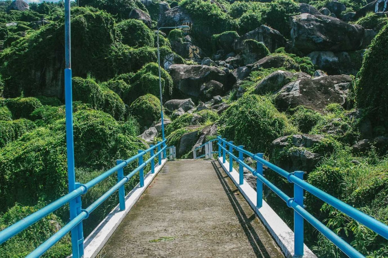 Đường dẫn vào hang. Đường dẫn vào hang.