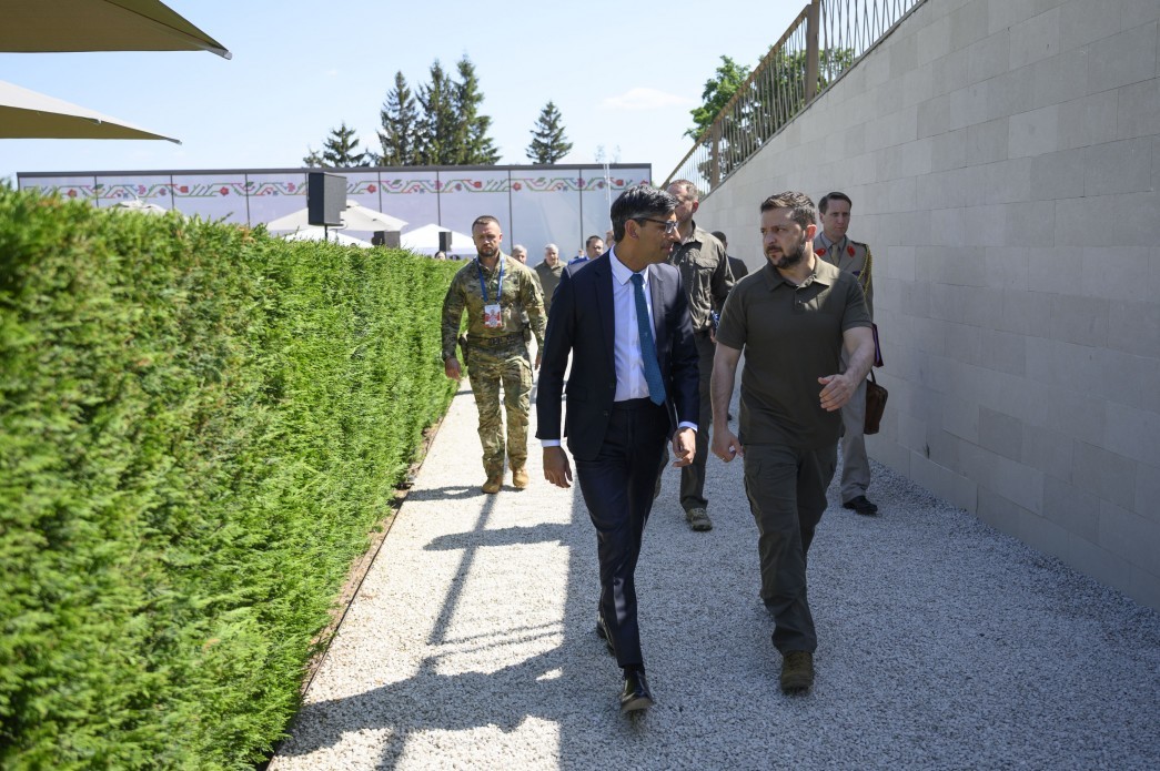 Tổng thống Zelensky và Thủ tướng Anh Rishi Sunak bên lề Hội nghị thượng đỉnh Cộng đồng chính trị châu Âu tại Moldova. (Nguồn: ukrinform)