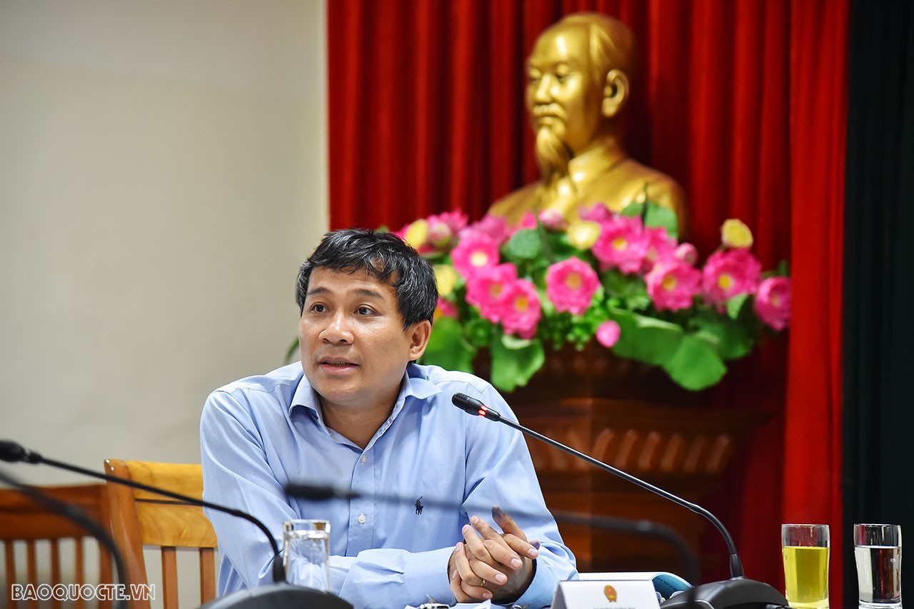 Đồng chí Nguyễn Minh Vũ, Ủy viên dự khuyết Trung ương Đảng, Thứ trưởng Thường trực, Phó Bí thư Đảng ủy Bộ chủ trì Hội nghị thông báo nhanh kết quả Hội nghị giữa nhiệm kỳ BCH Trung ương khóa XIII. (Ảnh: Anh Sơn)