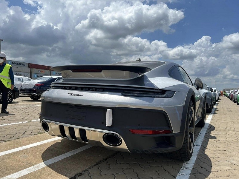 Cận cảnh siêu xe Porsche 911 Dakar đầu tiên ở Việt Nam