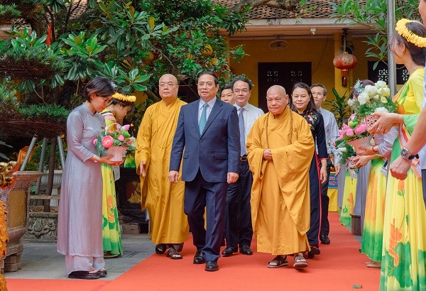 Đại lễ Phật đản 2023: Đức Pháp chủ kêu gọi làm từ thiện, tích cực góp phần xây dựng đất nước và kiến tạo hòa bình Đại lễ Phật đản 2023: Đức Pháp chủ kêu gọi làm từ thiện, tích cực góp phần xây dựng đất nước và kiến tạo hòa bình