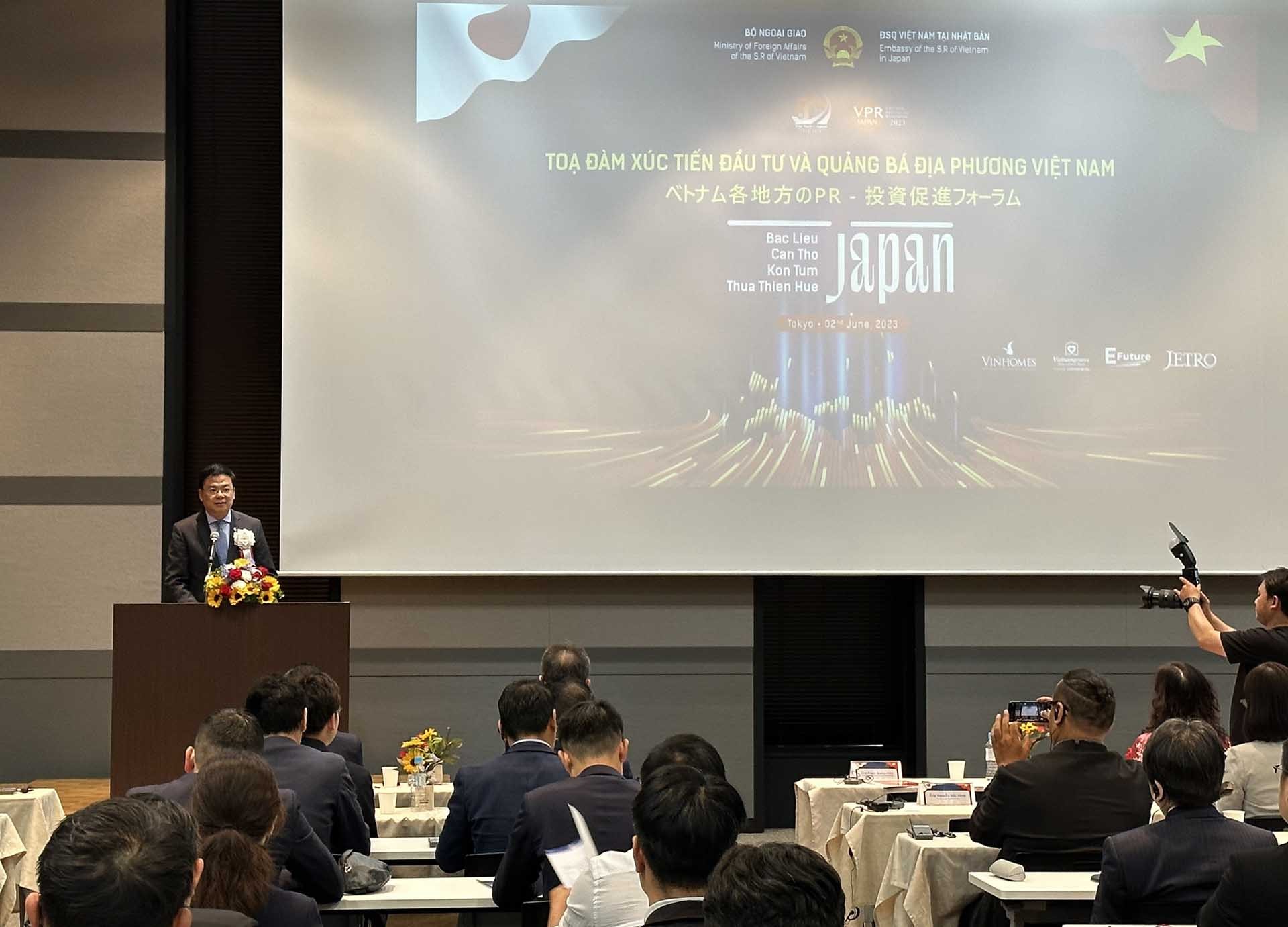 Đại sứ Phạm Quang Hiệu phát biểu tại Tọa đàm. Đại sứ Phạm Quang Hiệu phát biểu tại Tọa đàm.