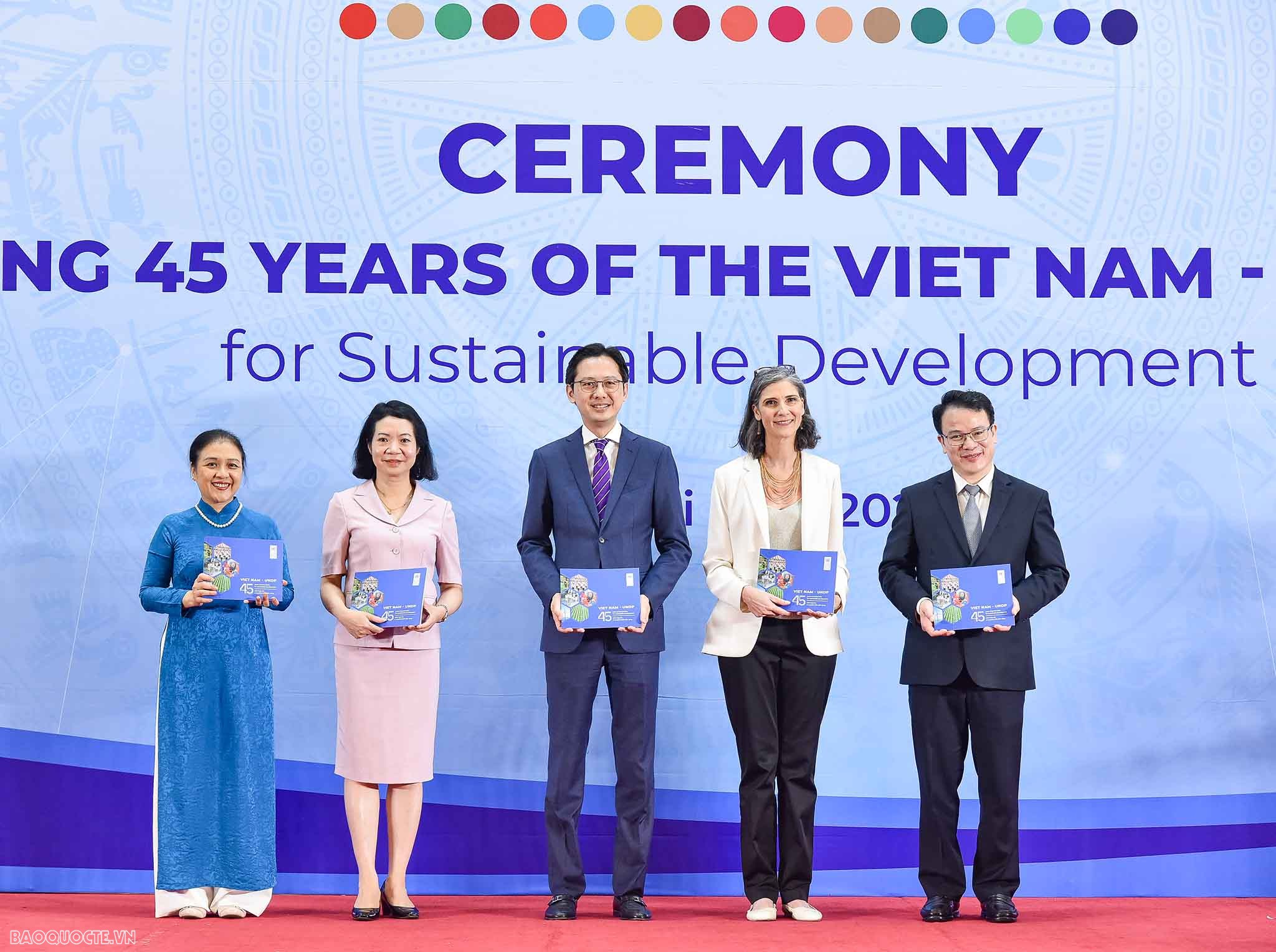 45 năm Việt Nam-UNDP: Từ những dự án 'cầm tay chỉ việc' đến là đối tác bền chặt 45 năm Việt Nam-UNDP: Từ những dự án 'cầm tay chỉ việc' đến là đối tác bền chặt