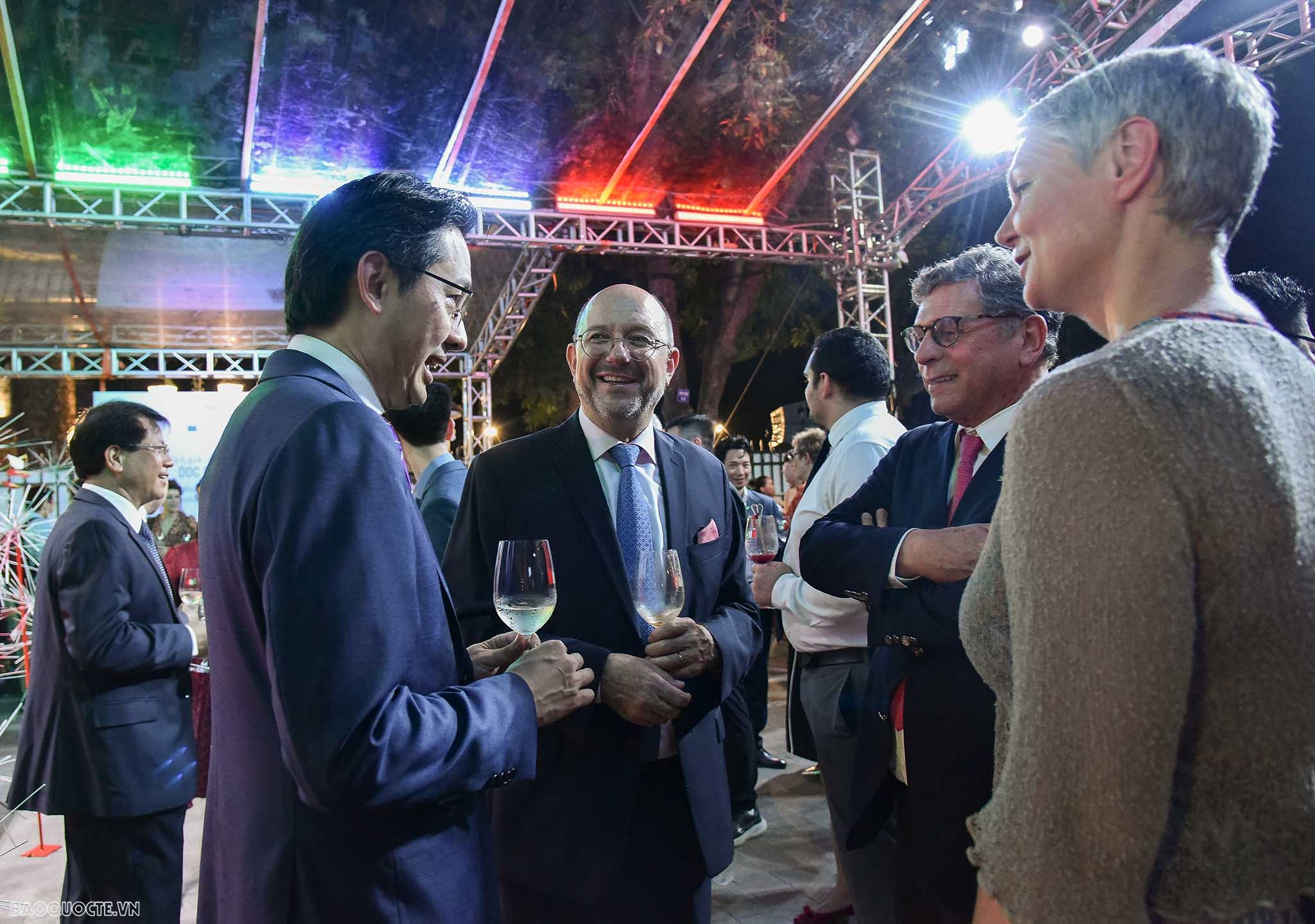 Đại sứ Italy Antonio Alessandro: Việt Nam sẽ mãi mãi ở trong trái tim và tâm trí của chúng tôi Đại sứ Italy Antonio Alessandro: Việt Nam sẽ mãi mãi ở trong trái tim và tâm trí của chúng tôi