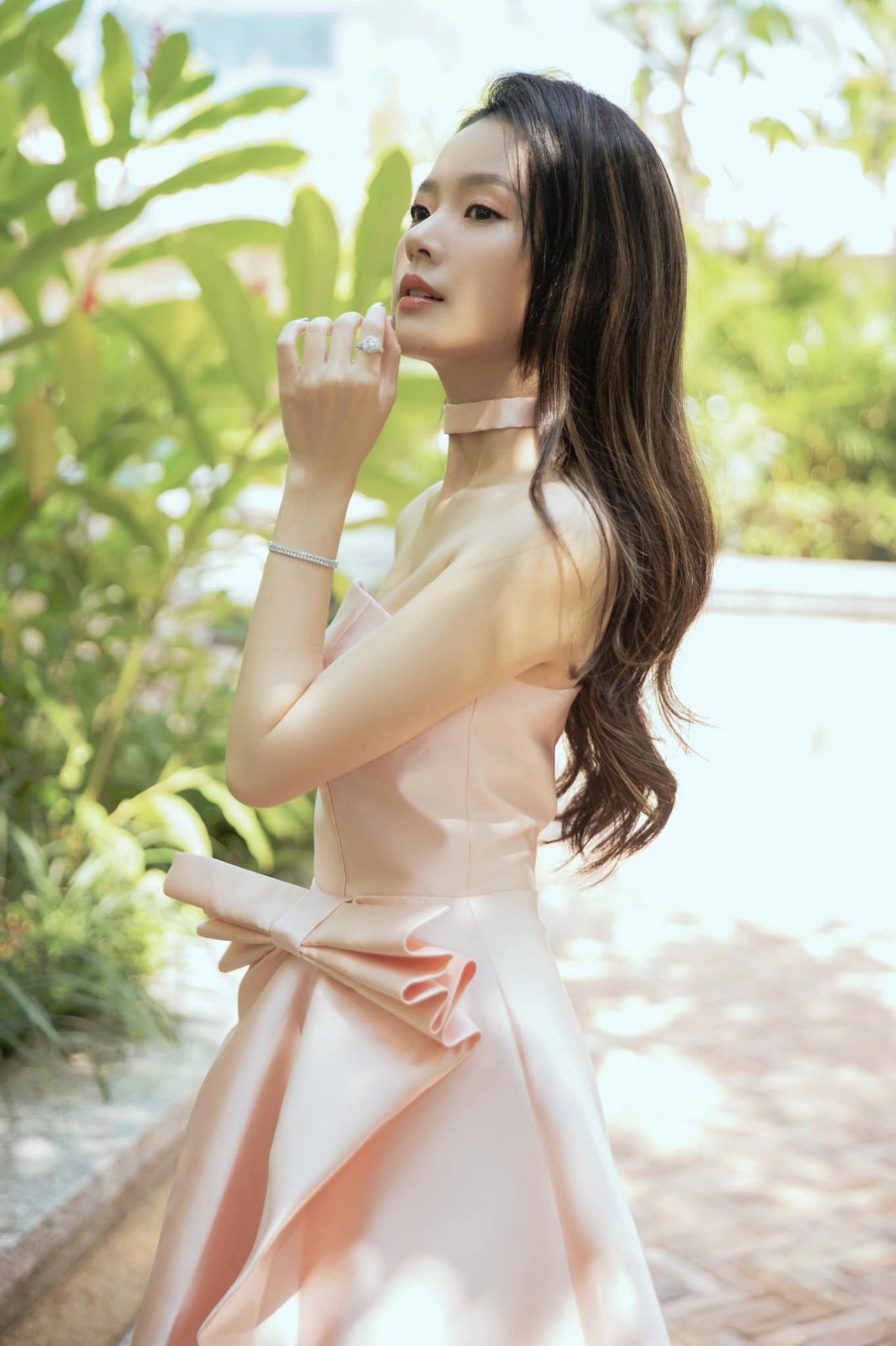 Midu khoe 'eo con kiến'