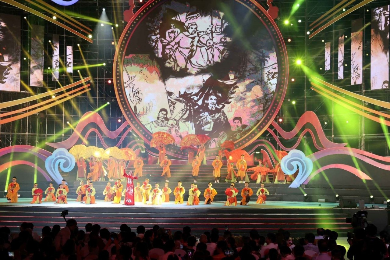 Khai mạc Festival Biển Nha Trang - Khánh Hòa lần thứ X Lung linh đêm khai mạc Festival Biển Nha Trang - Khánh Hòa lần thứ X