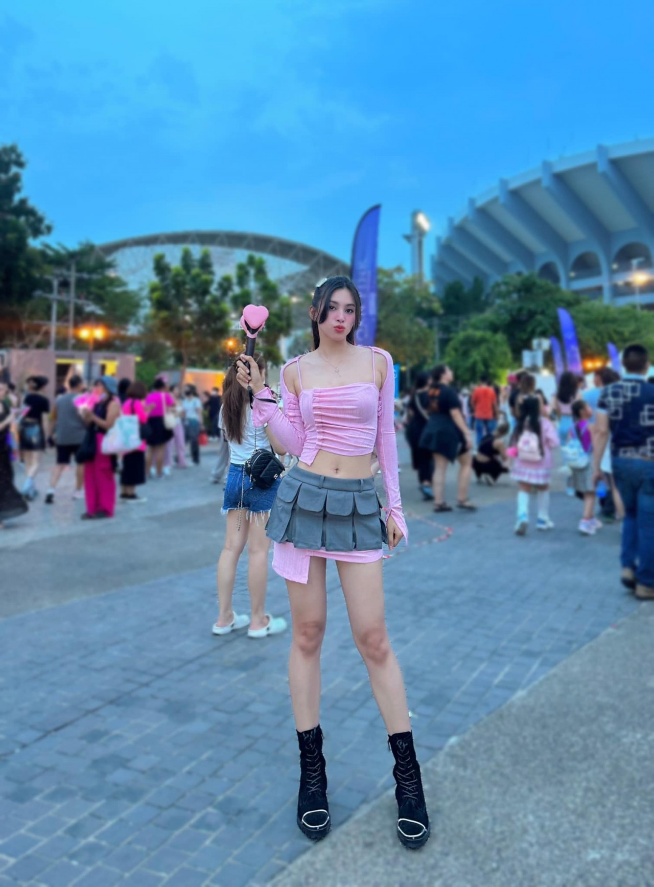 Hoa hậu Tiểu Vy và thời trang gợi cảm