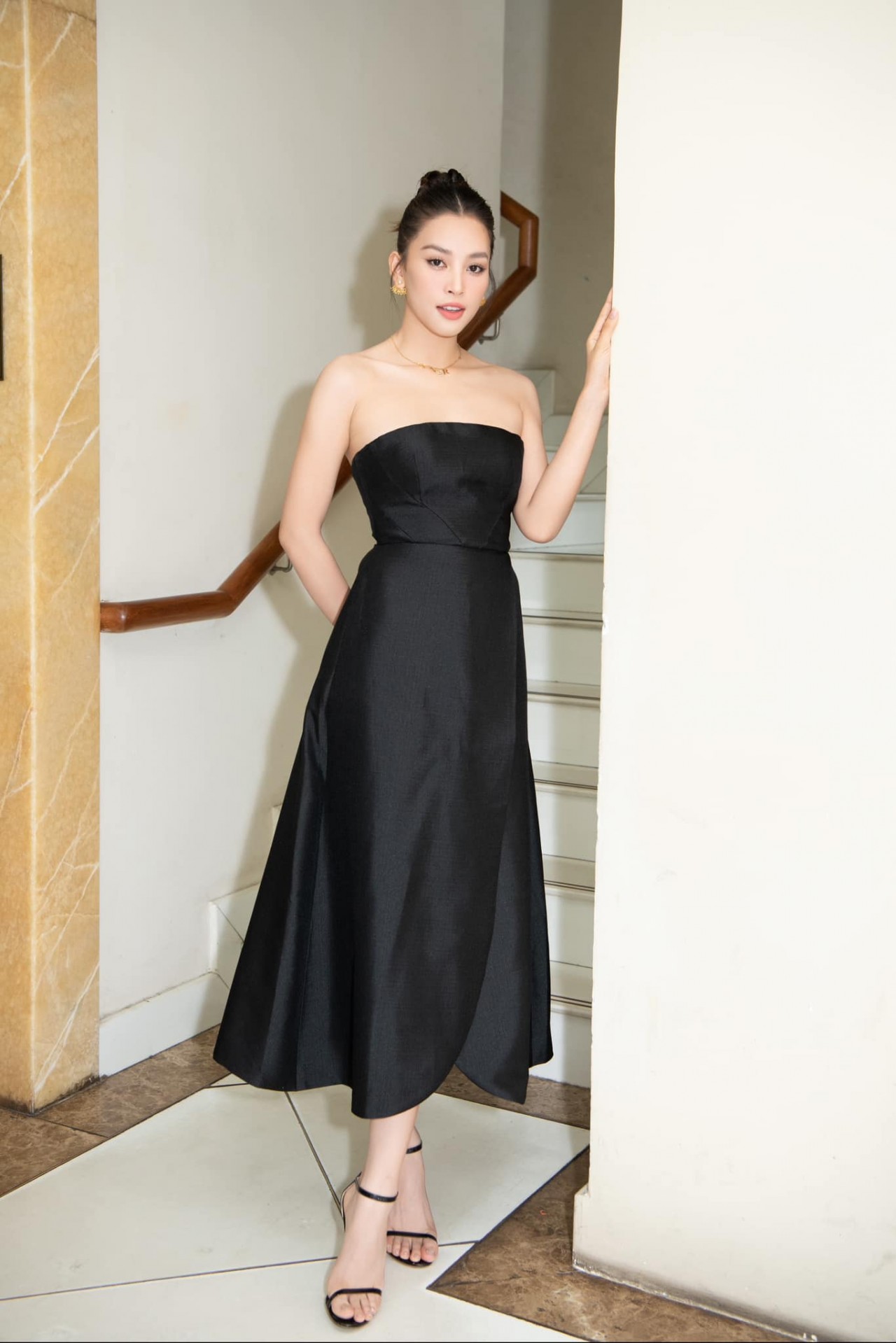 Hoa hậu Tiểu Vy và thời trang gợi cảm