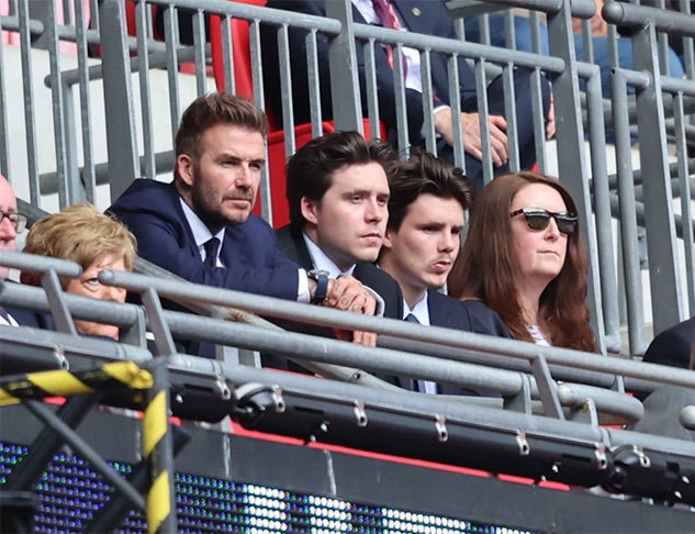 Bố con Beck vui buồn khi xem MU đá chung kết FA Cup Bố con Beck vui buồn khi xem MU đá chung kết FA Cup