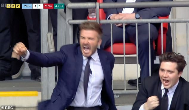 Bố con Beck vui buồn khi xem MU đá chung kết FA Cup Bố con Beck vui buồn khi xem MU đá chung kết FA Cup