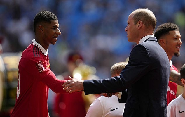 Bố con Beck vui buồn khi xem MU đá chung kết FA Cup Bố con Beck vui buồn khi xem MU đá chung kết FA Cup