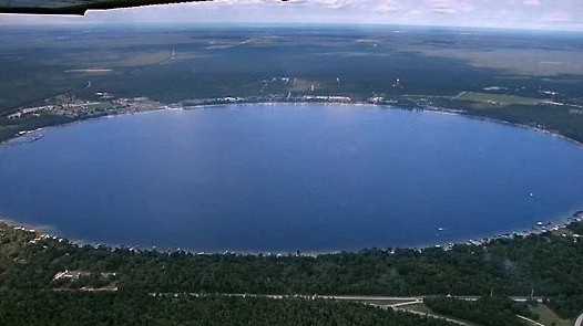 Mỹ: Hồ nước phá vỡ những quy tắc căn bản của tự nhiên, tròn tới mức bất thường