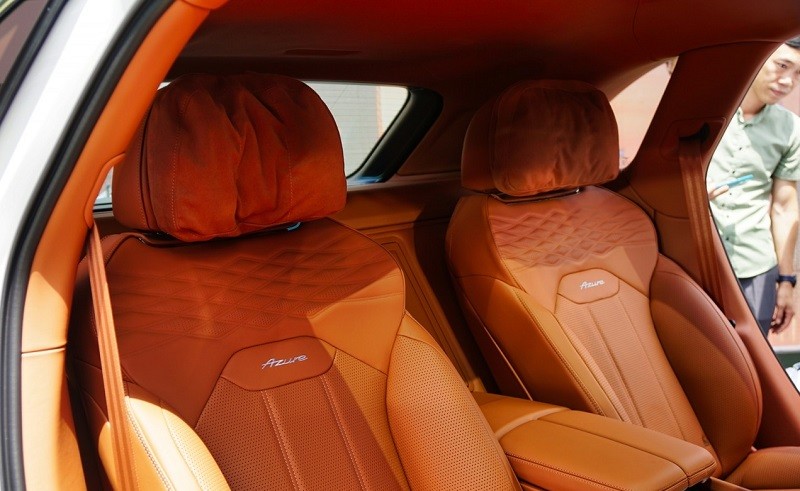 Cận cảnh xe siêu sang Bentley Bentayga EWB Azure 2023 tại Việt Nam, giá gần 21 tỷ đồng