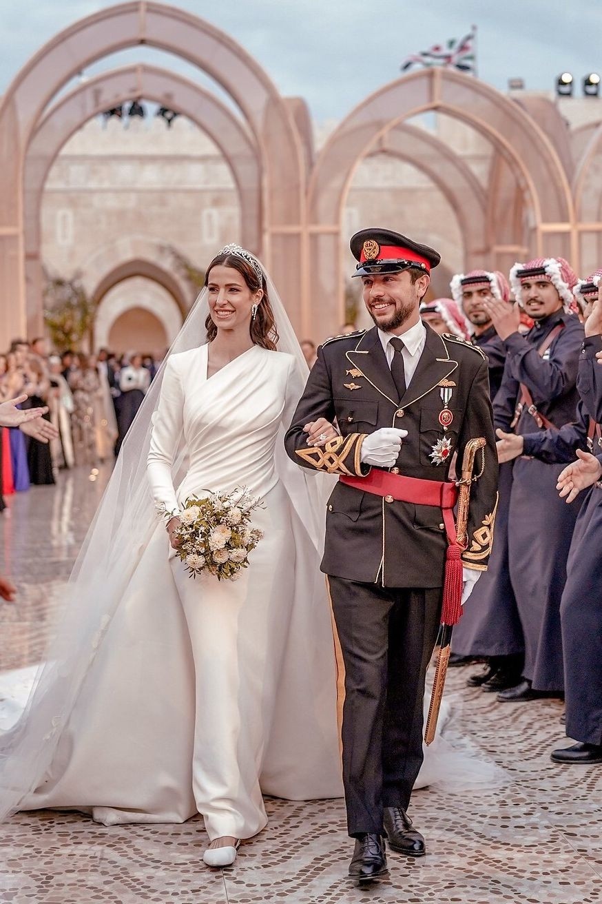 Những chiếc vương miện xa xỉ xuất hiện trong hôn lễ của Thái tử Jordan Hussein