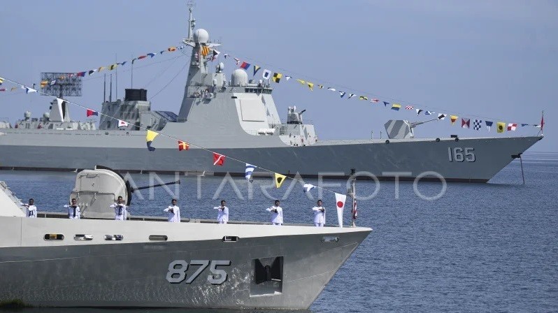 mytrung bat chap ran nut cu tau chien toi indonesia tham gia dien tap hai quan da phuong komodo