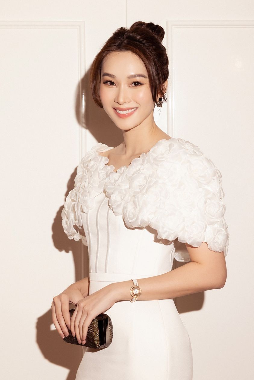 Hoa hậu Đặng Thu Thảo đẹp yêu kiều